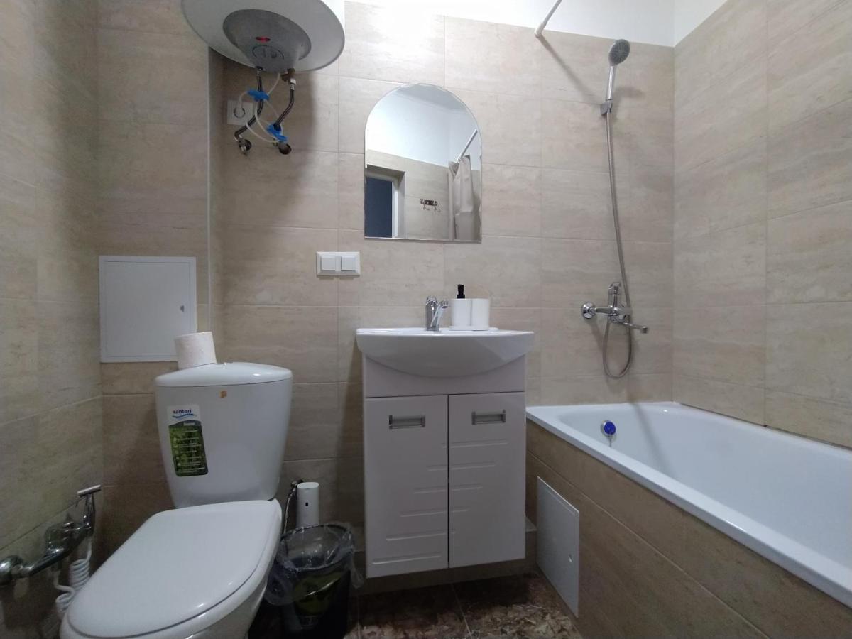 Ferienwohnung Aura On Sydykova Street 290 Bischkek Exterior foto
